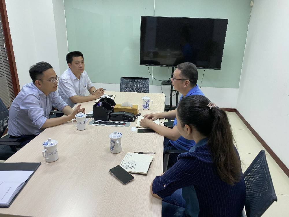 无锡市工信局领导来华体会网页版页面登入界面-华体会(中国)科技开展“三联三解”活动